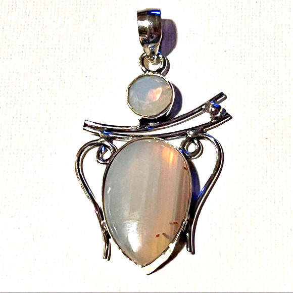 Handmade Indian Rainbow Moonstone Pendant - Picture 1 of 8